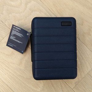 United Airlines x AWAY Polaris Amenity Kit 2022 (Unopened)